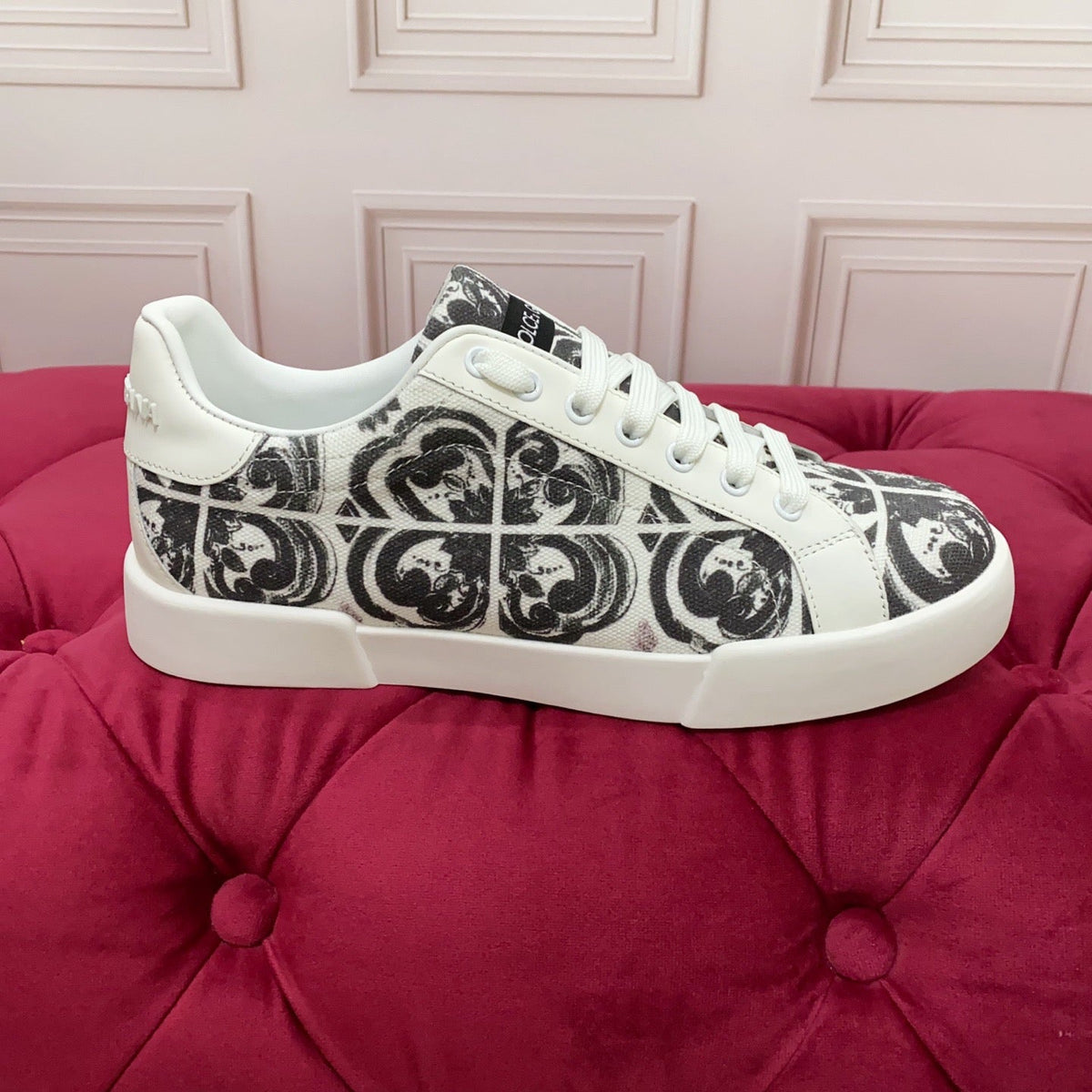 2026 Premium Leather Casual Sneakers - Designer Unisex Shoes in 2 White Styles