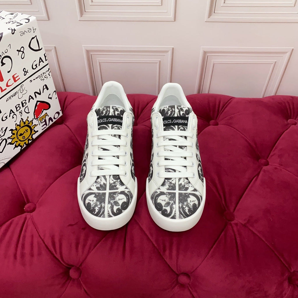 2026 Premium Leather Casual Sneakers - Designer Unisex Shoes in 2 White Styles