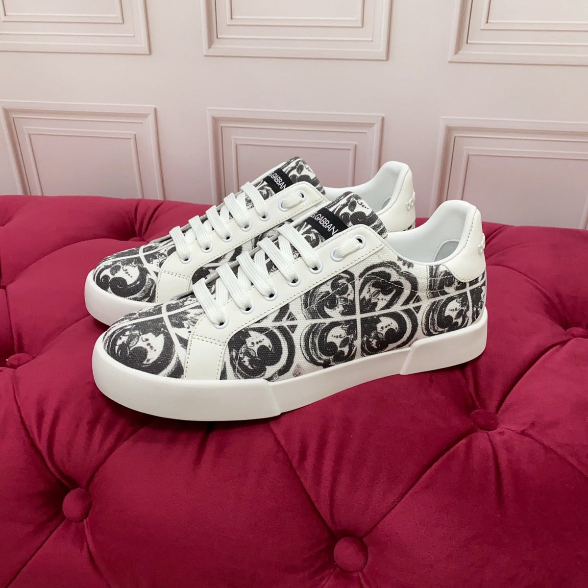 2026 Premium Leather Casual Sneakers - Designer Unisex Shoes in 2 White Styles