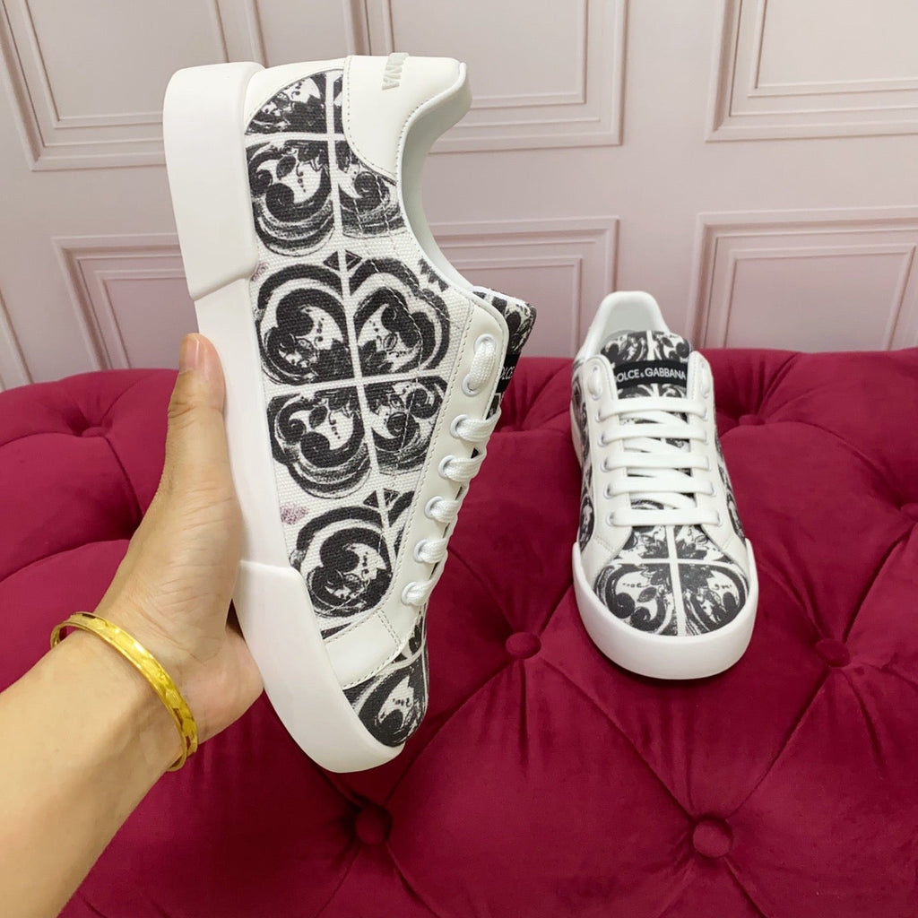 2026 Premium Leather Casual Sneakers - Designer Unisex Shoes in 2 White Styles