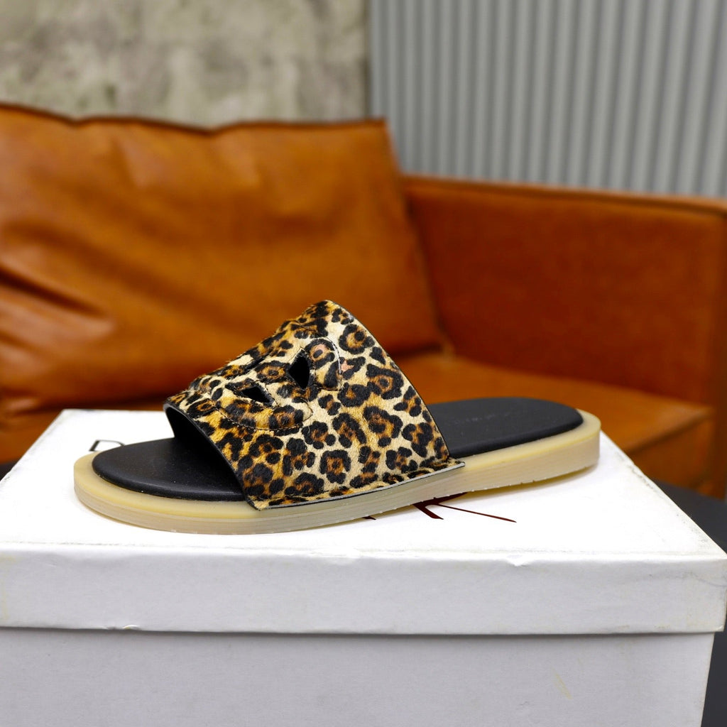 2026 Premium Leather Camouflage Slippers - Designer Men's Slides in 2 Patterns