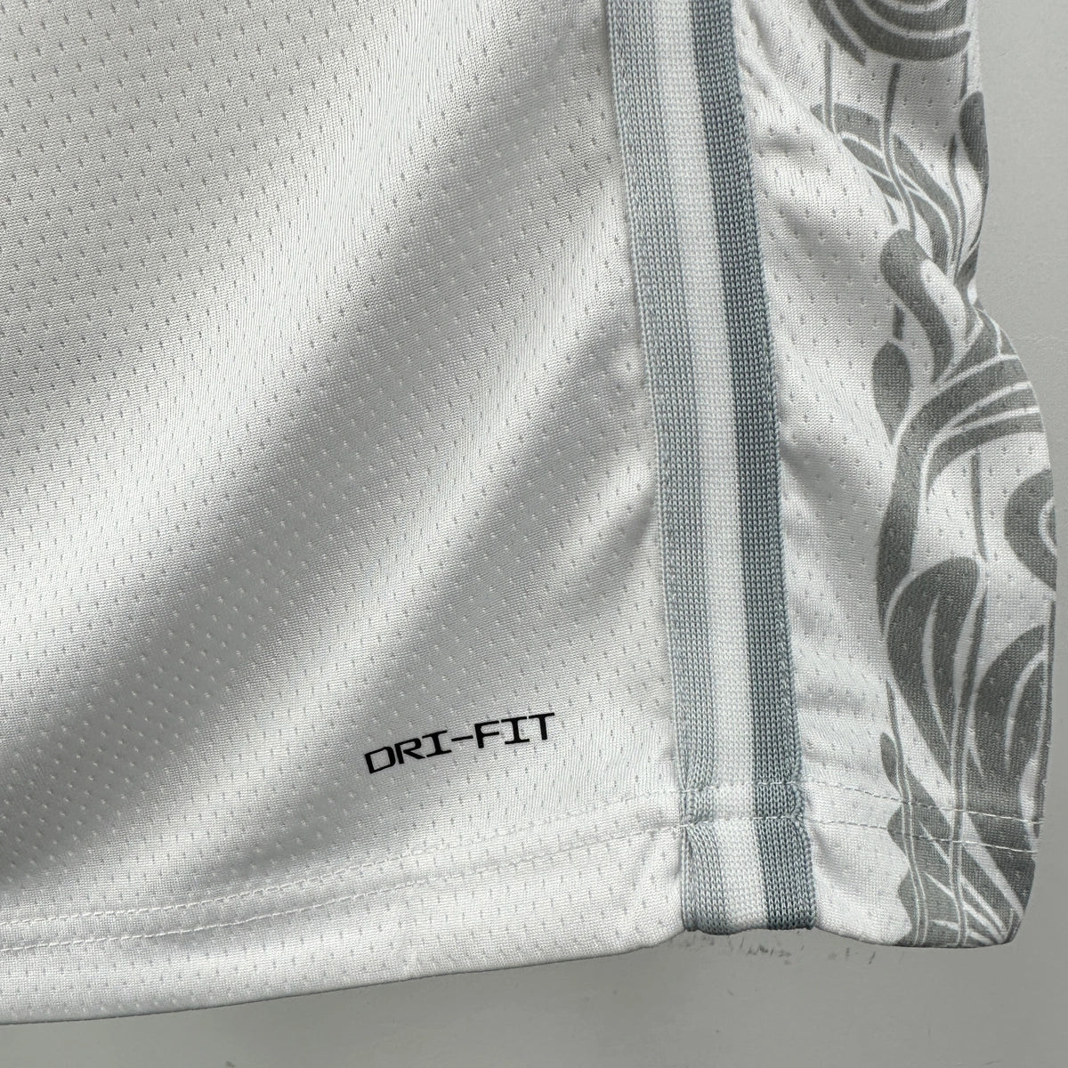 Mavericks FabricDetail City Jersey in White Flatlay 004