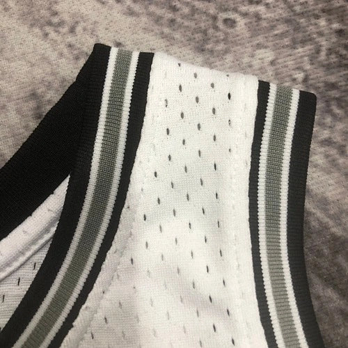 Tim Duncan San Antonio Spurs No.21 Throwback Swingman Jersey 1998-99 Black - View 989