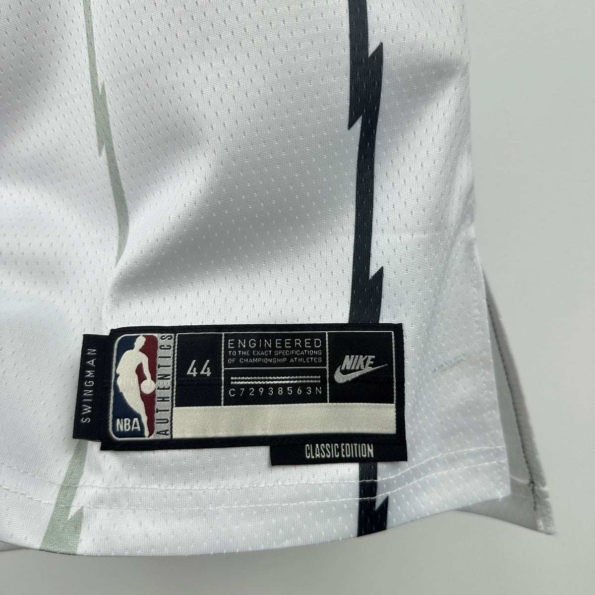 Vince Carter No.15 Toronto Raptors Throwback White Jersey 2025-26 NBA Authentic Swingman Jersey - View 5