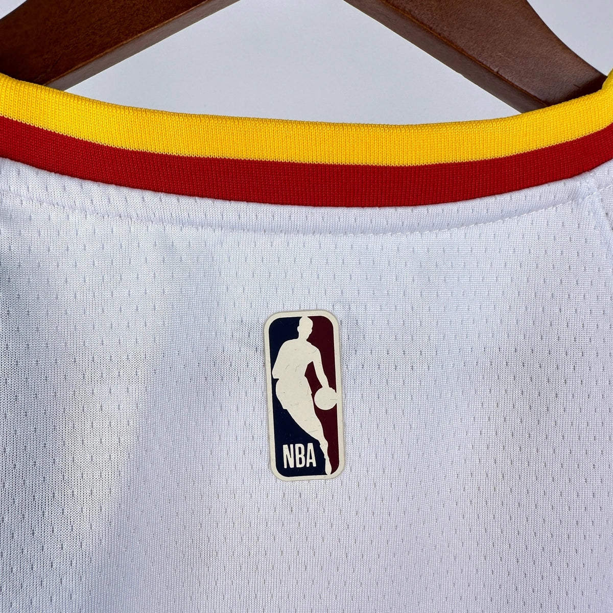 Warriors FabricDetail Throwback Jersey in White Hanging 006