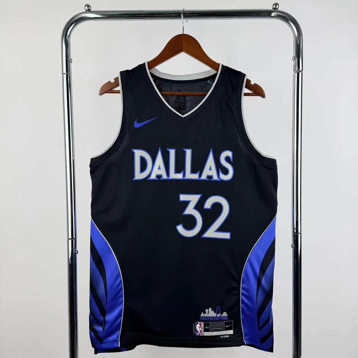 Dallas Mavericks 2025-26 throwback edition basketball jersey front view in green for basketball fans